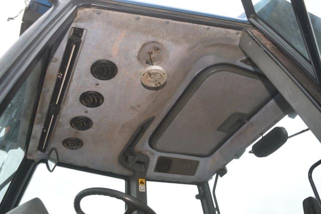 Image of New Holland TS110 equipment image 4