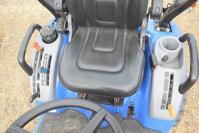 Image of New Holland Workmaster 25S equipment image 4