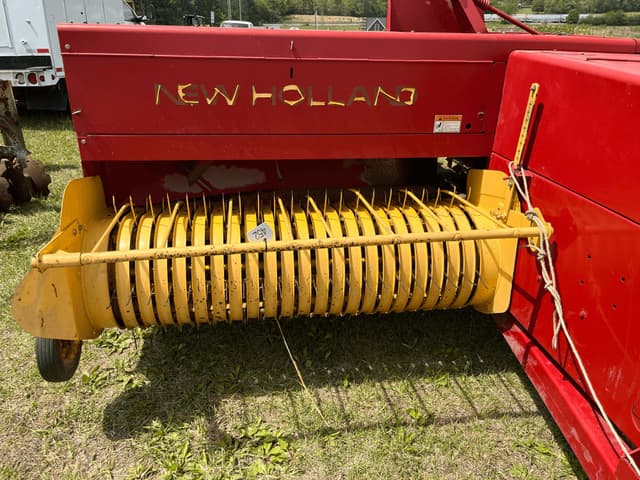 Image of New Holland 570 equipment image 4