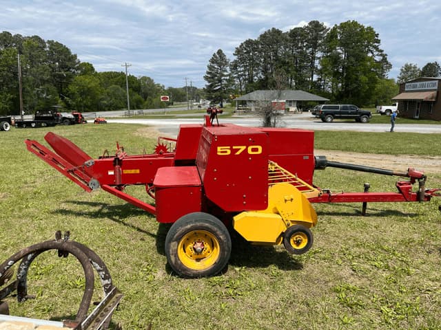 Image of New Holland 570 equipment image 3