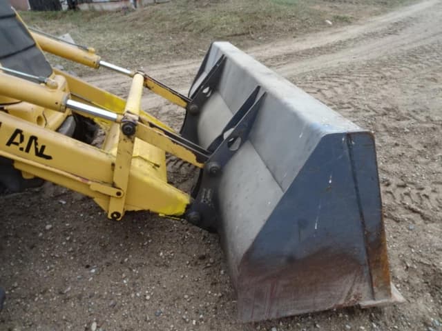 Image of New Holland 575E equipment image 4