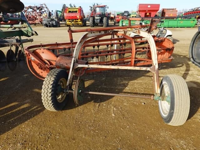 Image of New Idea 402 equipment image 2