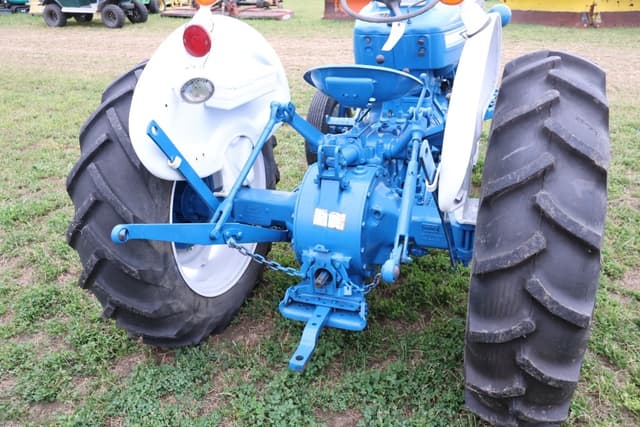 Image of Ford 3000 equipment image 3