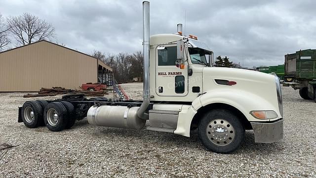 Image of Peterbilt 386 equipment image 4