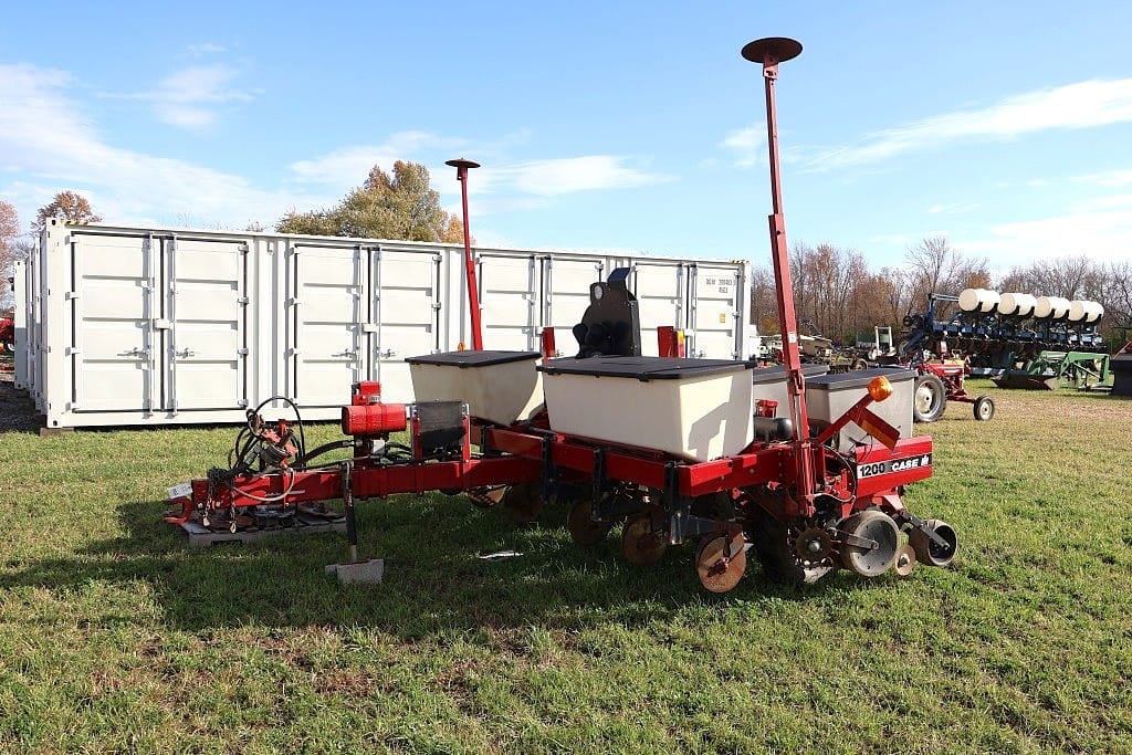 Case IH 1200 Equipment Image0