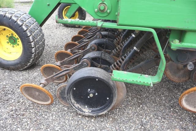 Image of John Deere 1560 equipment image 3