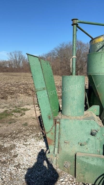 Image of John Deere 700 equipment image 3