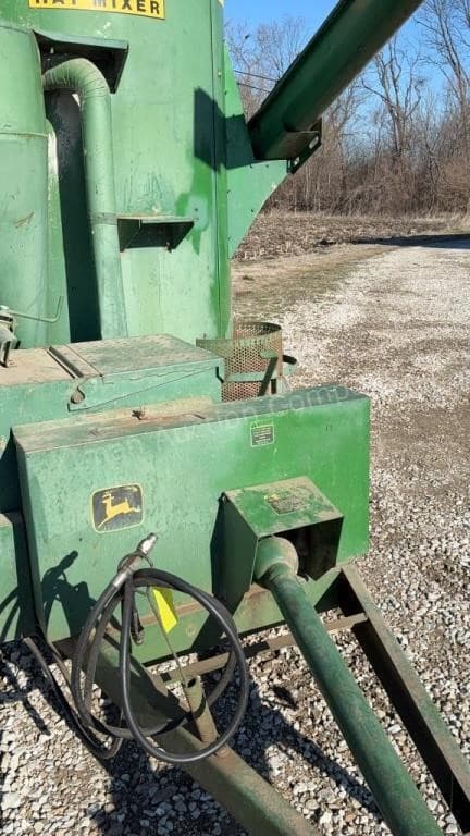 Image of John Deere 700 equipment image 4