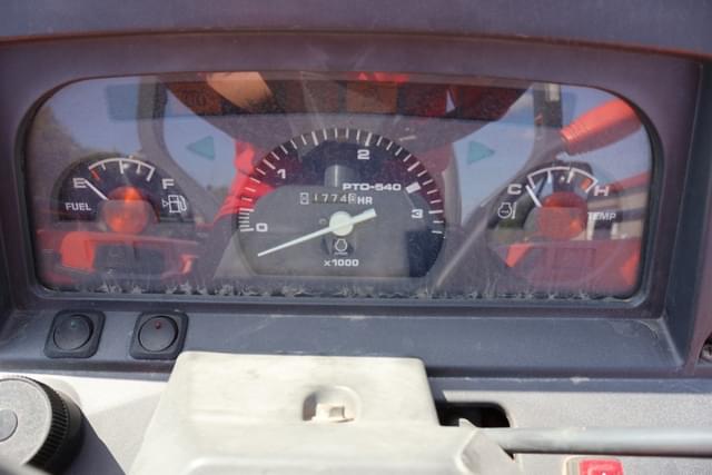 Image of Kubota L3010 equipment image 4