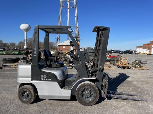 Image of Nissan 50 equipment image 4