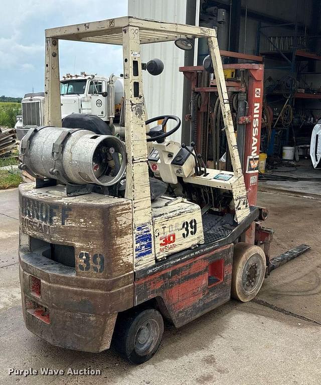 Image of Nissan 30 equipment image 4