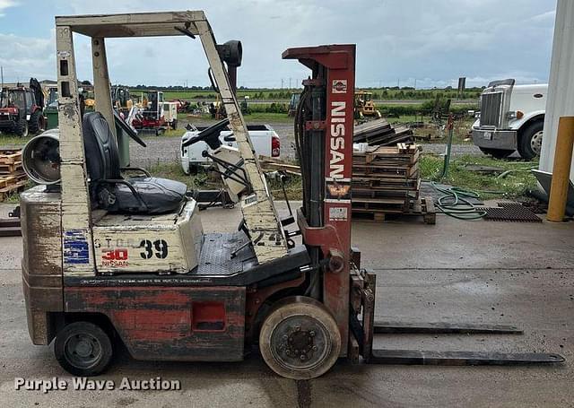 Image of Nissan 30 equipment image 3