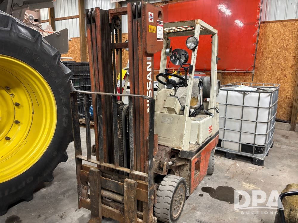 Nissan 30 Equipment Image0