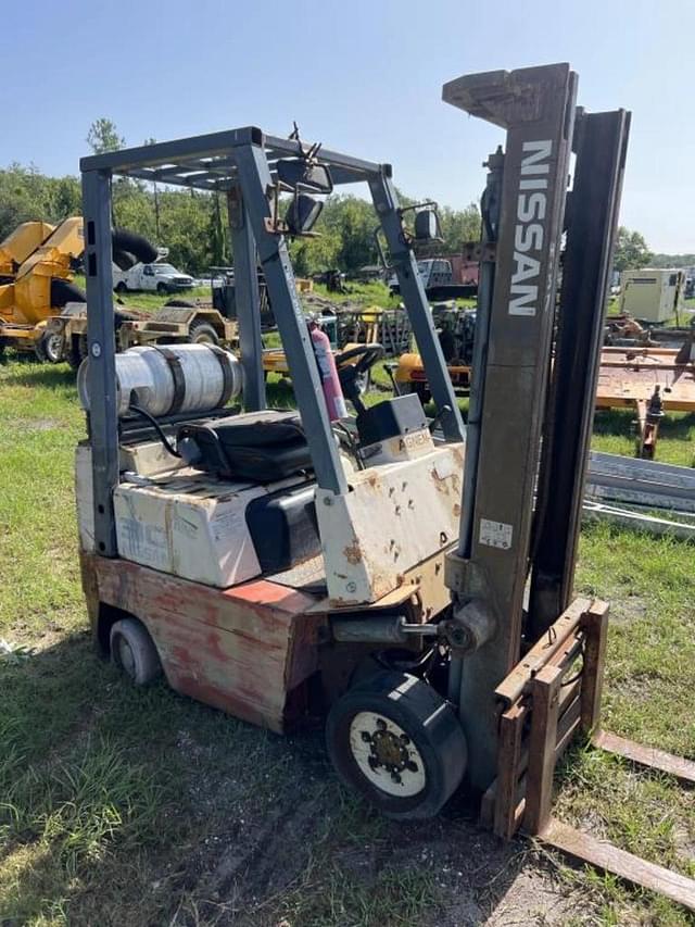 Image of Nissan 30 equipment image 1