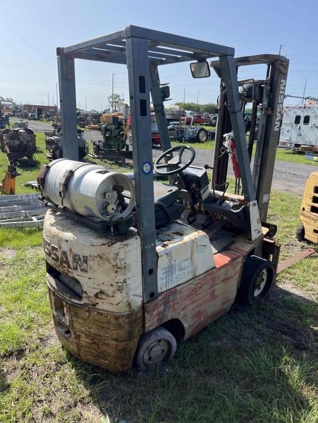 Image of Nissan 30 equipment image 2