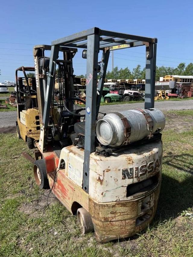 Image of Nissan 30 equipment image 3