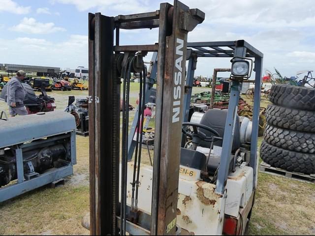 Image of Nissan 30 equipment image 3