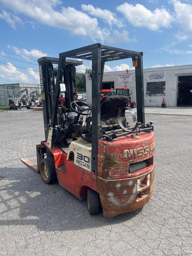 Image of Nissan 30 equipment image 3
