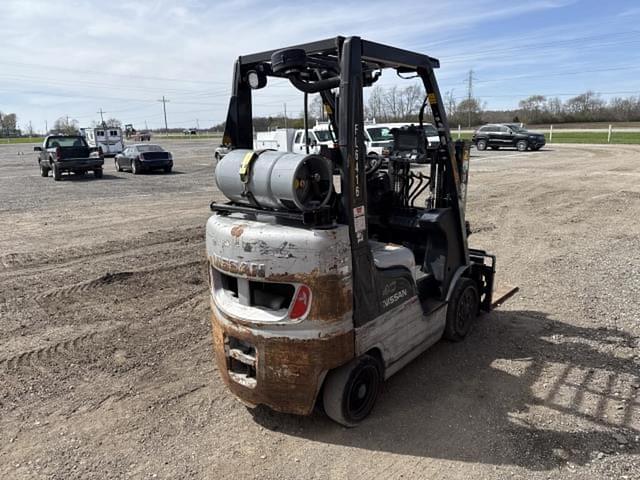 Image of Nissan 40 equipment image 2