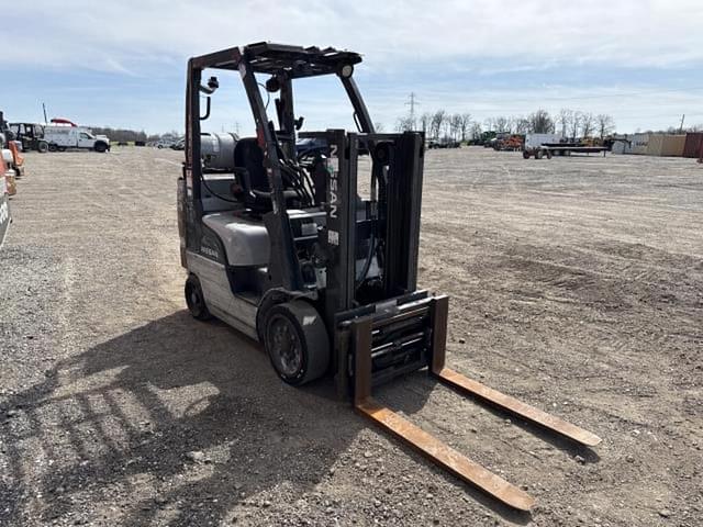 Image of Nissan 40 equipment image 3
