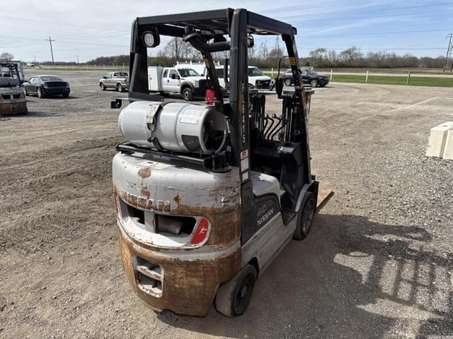Image of Nissan 40 equipment image 2