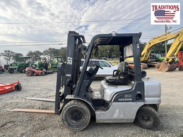 Image of Nissan 50 equipment image 1