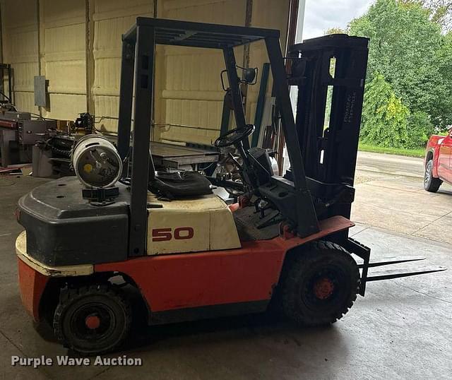 Image of Nissan 50 equipment image 3