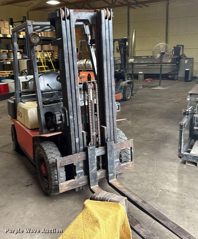 Image of Nissan 50 equipment image 2