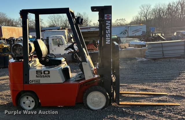 Image of Nissan 50 equipment image 3