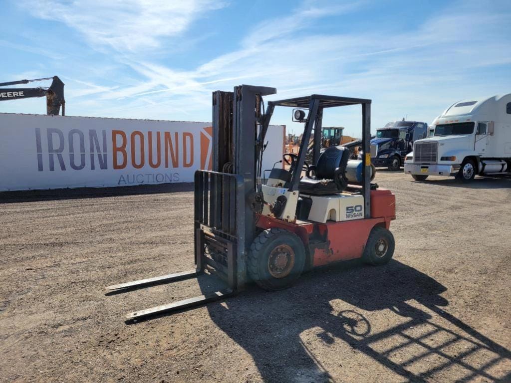 Nissan 50 Equipment Image0