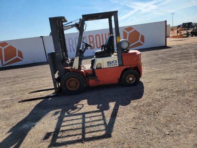 Image of Nissan 50 equipment image 1