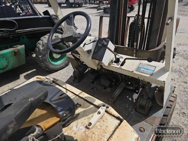 Image of Nissan 50 equipment image 4