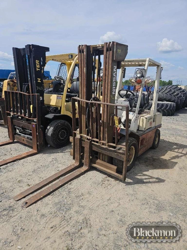 Nissan 50 Equipment Image0