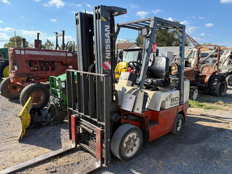 Nissan 50 Equipment Image0