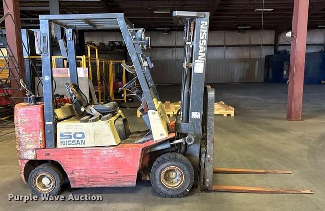 Image of Nissan 50 equipment image 3