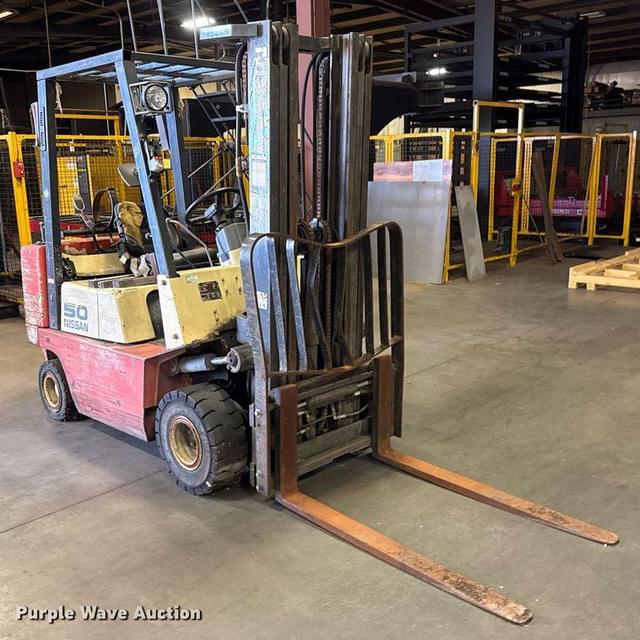 Image of Nissan 50 equipment image 2