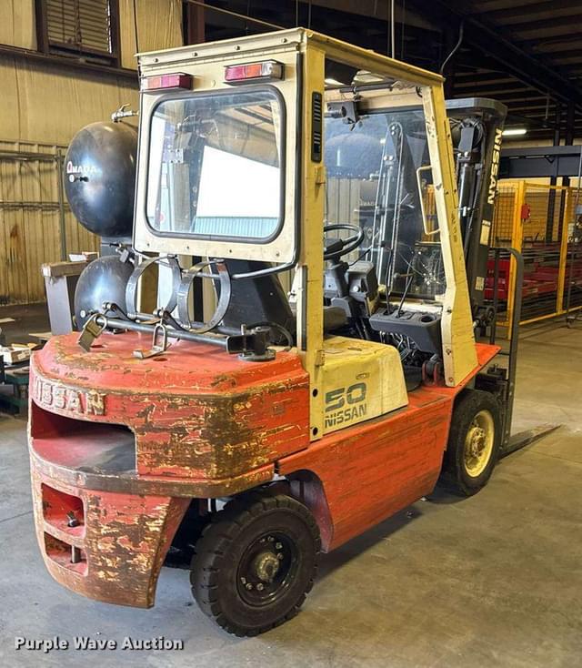 Image of Nissan 50 equipment image 4
