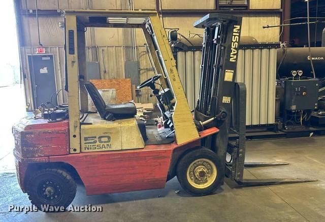 Image of Nissan 50 equipment image 3