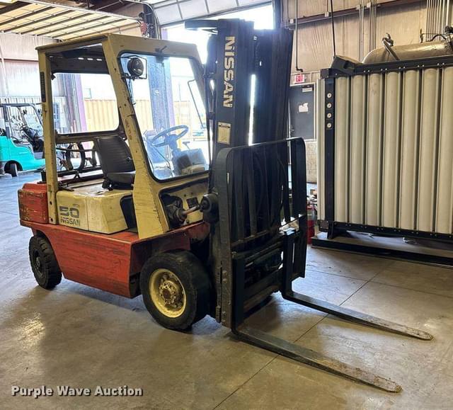 Image of Nissan 50 equipment image 2