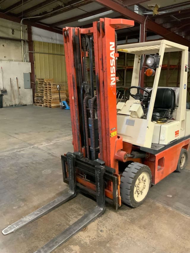 Image of Nissan 50 equipment image 2