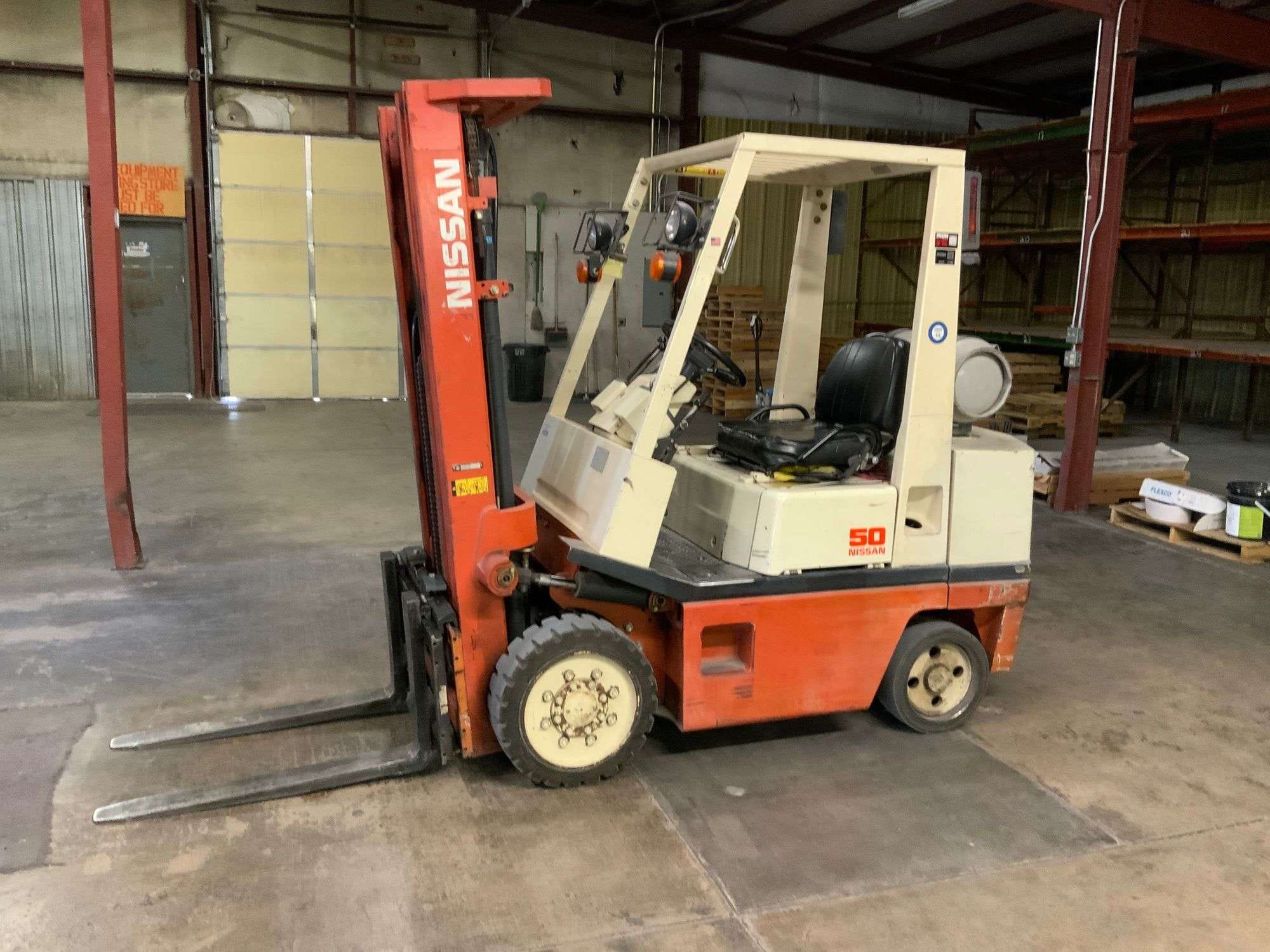 Nissan 50 Equipment Image0