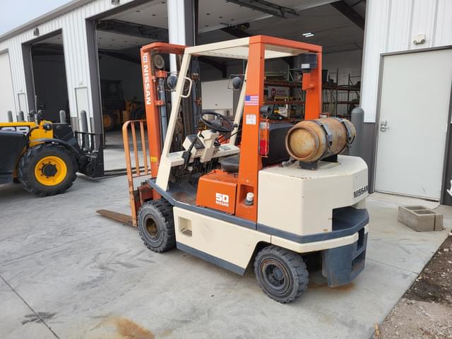 Image of Nissan 50 equipment image 3