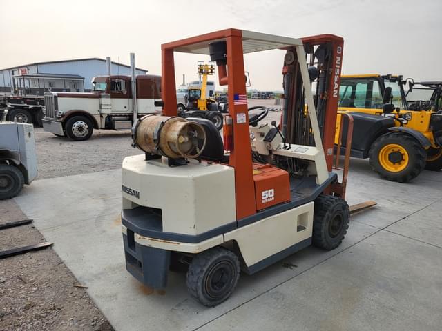 Image of Nissan 50 equipment image 2
