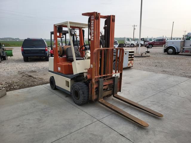 Image of Nissan 50 equipment image 1