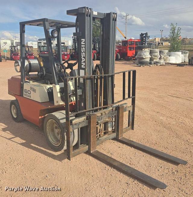 Image of Nissan 60 equipment image 2