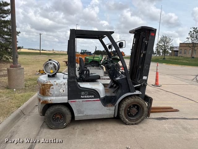Image of Nissan 60 equipment image 3