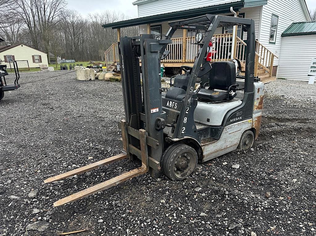 Nissan 60 Equipment Image0