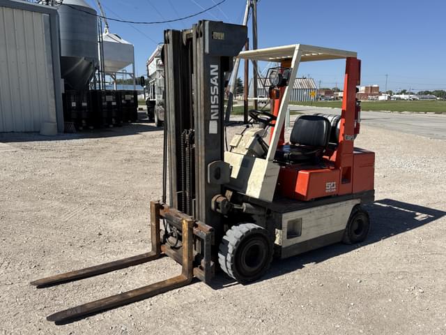 Image of Nissan 50 equipment image 1