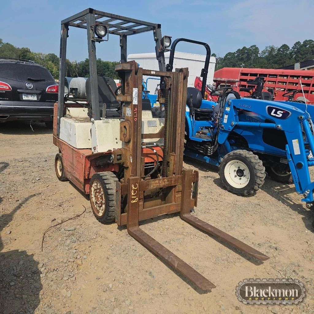 Nissan 40 Equipment Image0