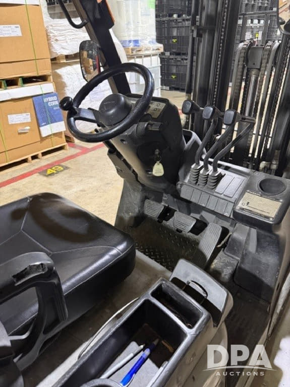 Image of Nissan 40 equipment image 3